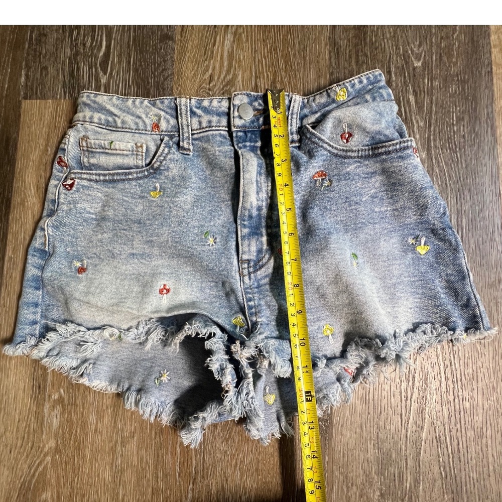 Tinseltown Denim Shorts Women 11 Blue Mushroom Embroidered Frayed Hem High Rise - Picture 4 of 6